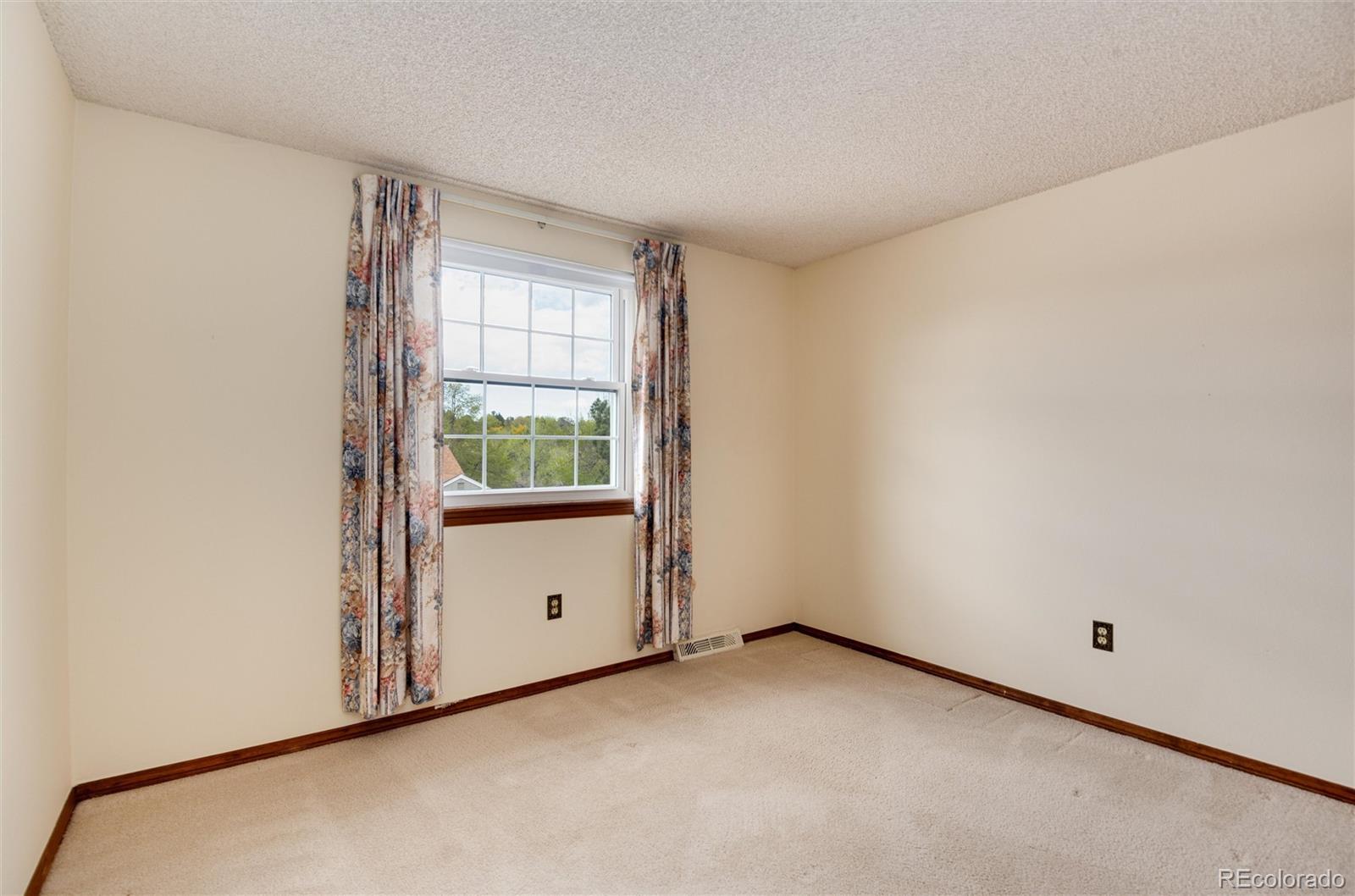 2719 E Fremont Place