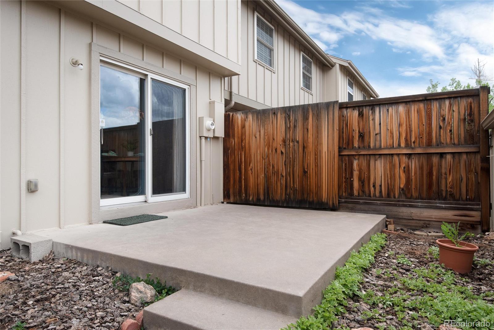 2719 E Fremont Place