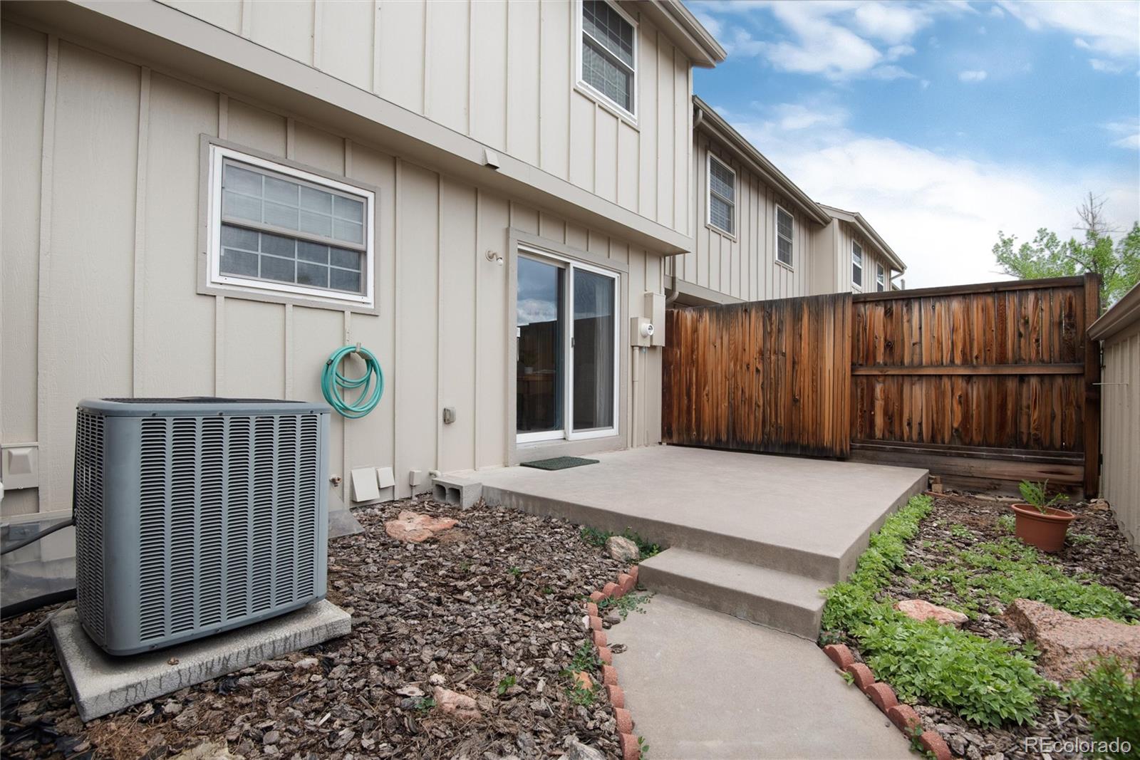 2719 E Fremont Place