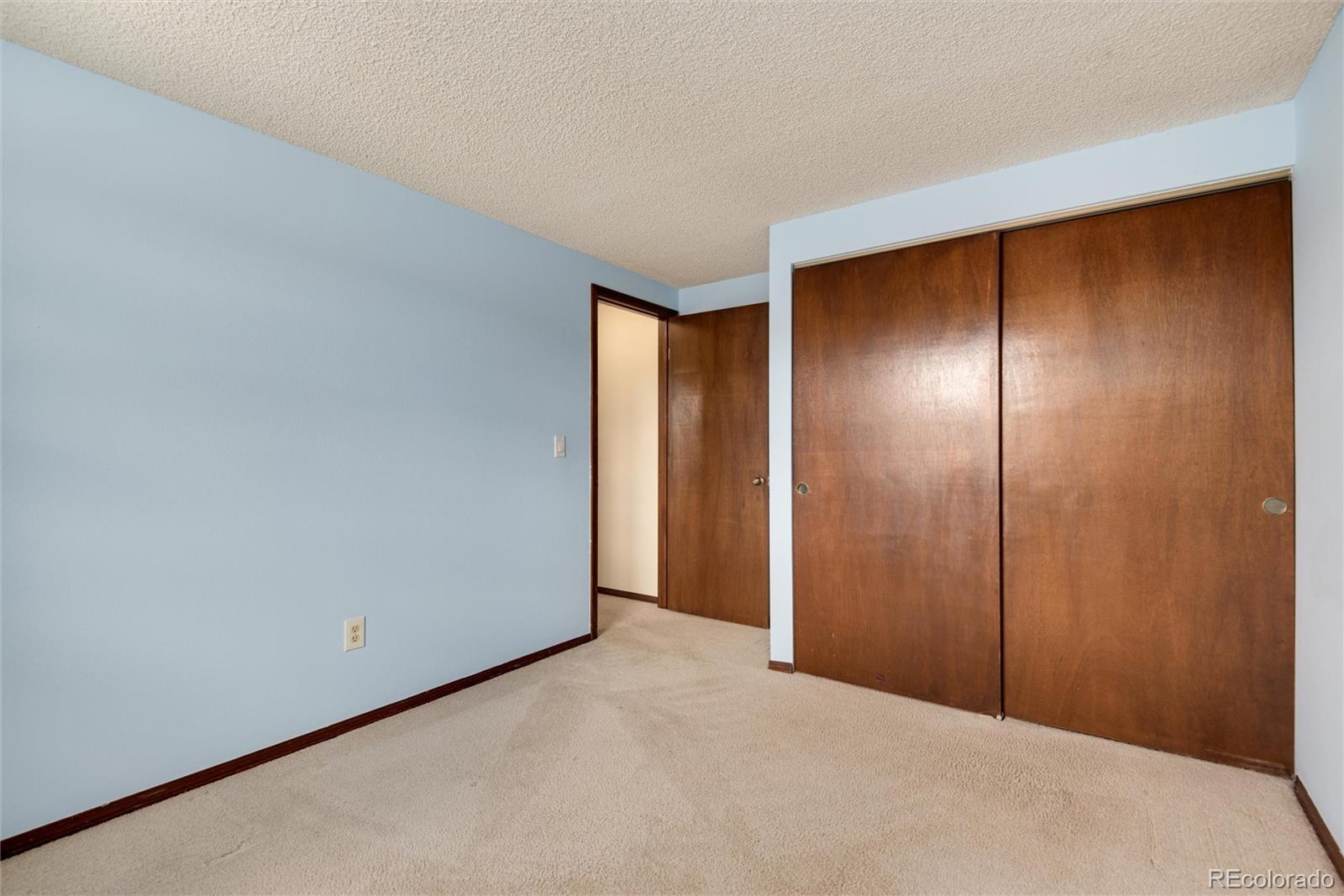 2719 E Fremont Place