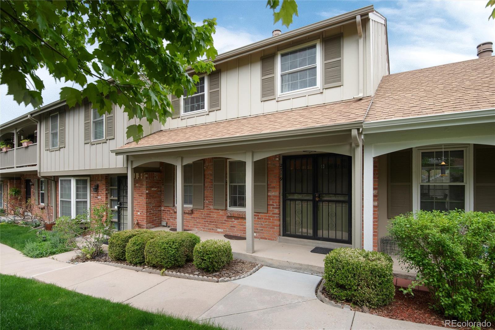 2719 E Fremont Place