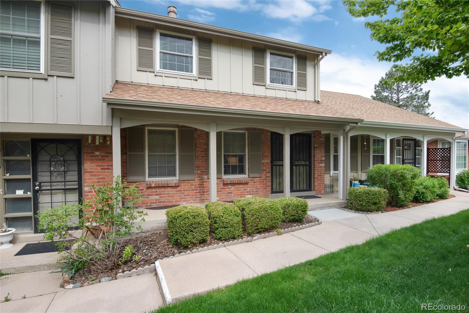 2719 E Fremont Place