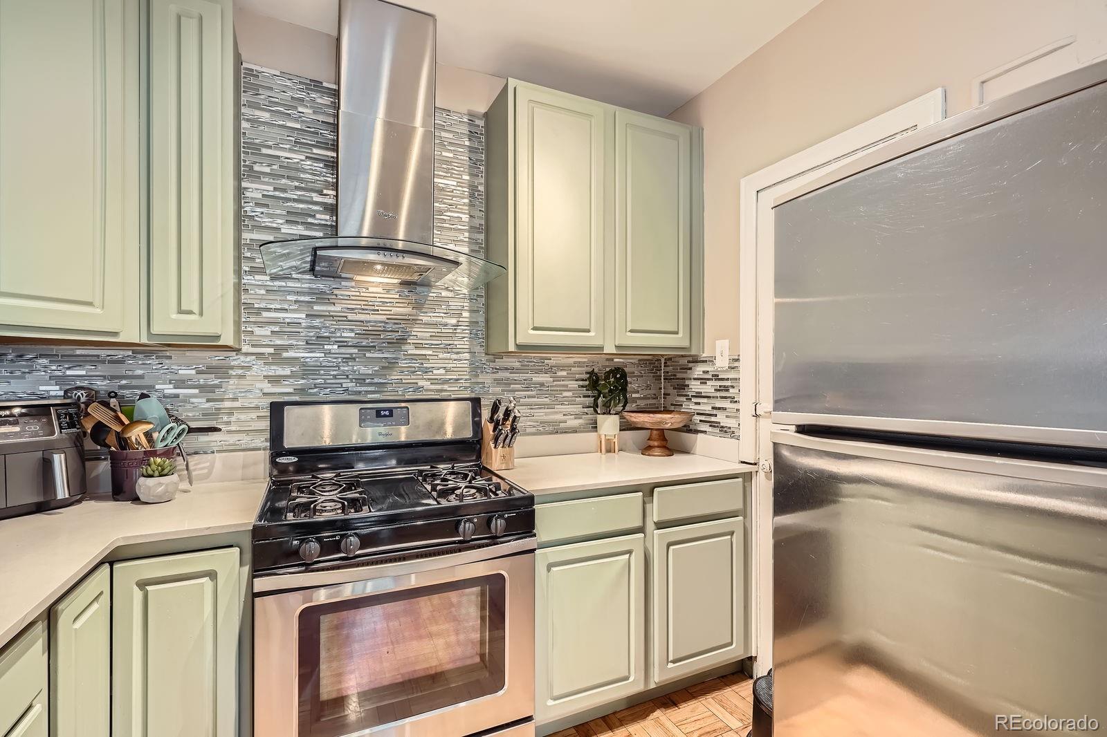 963 N Logan Street Unit: 11