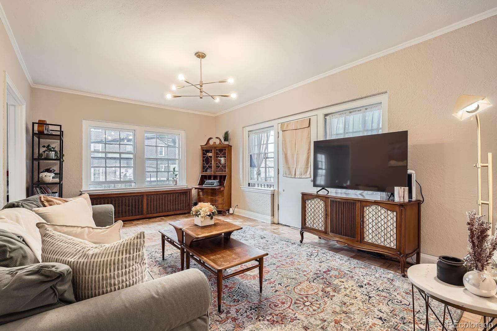 963 N Logan Street Unit: 11