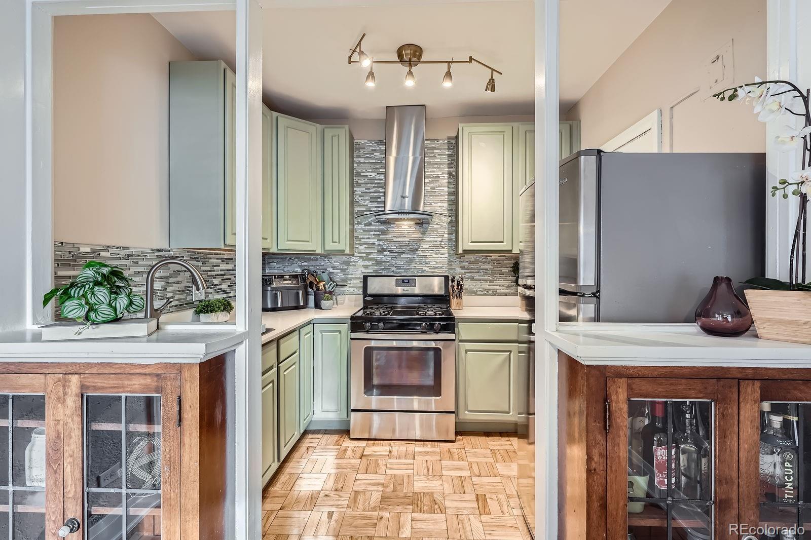 963 N Logan Street Unit: 11