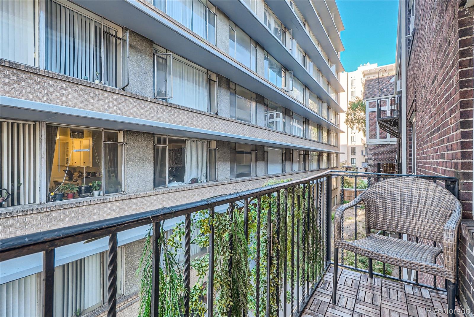 963 N Logan Street Unit: 11