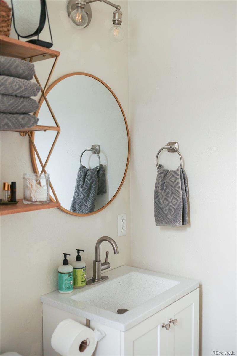 5628 S Louthan Street