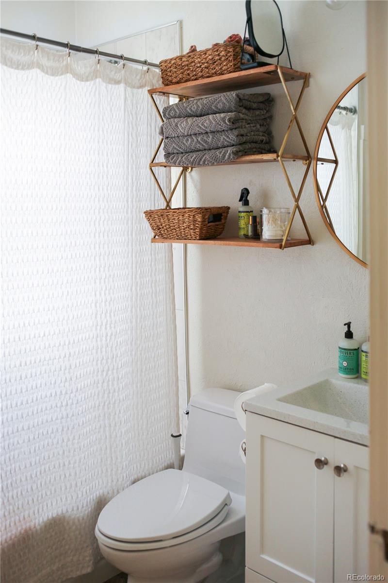 5628 S Louthan Street