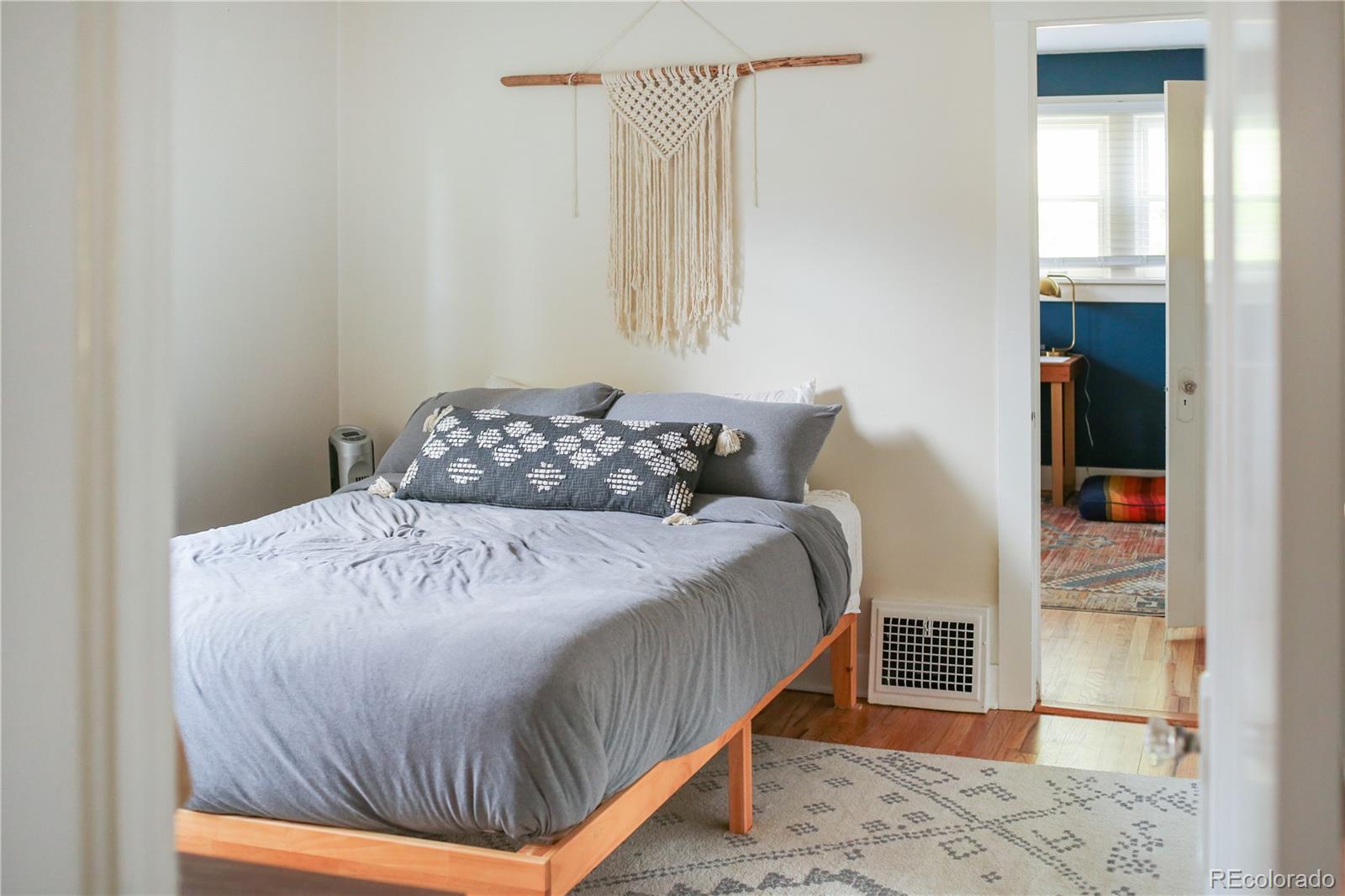 5628 S Louthan Street