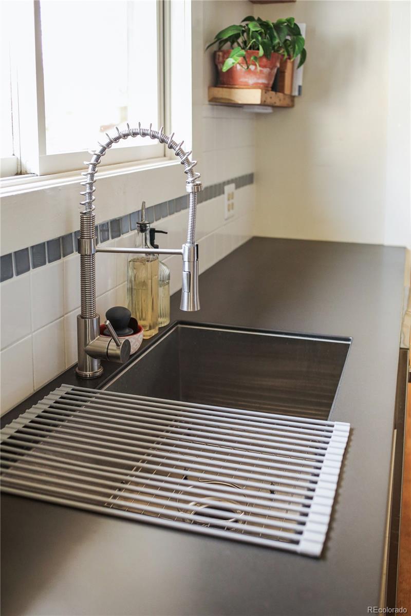 5628 S Louthan Street