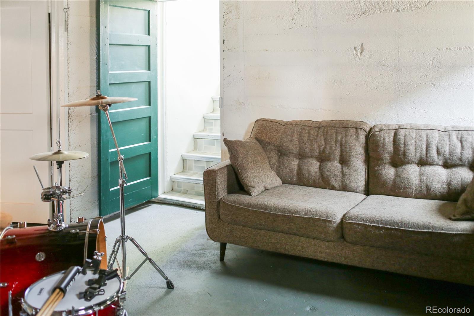 5628 S Louthan Street