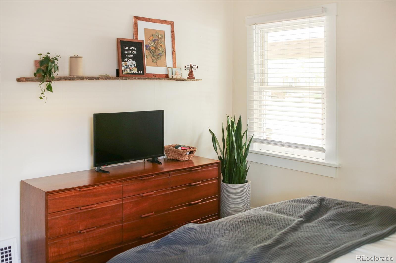 5628 S Louthan Street