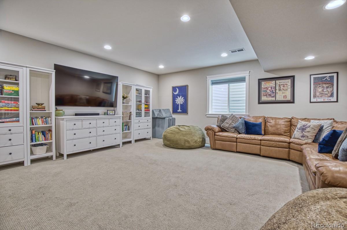 5987 N Elmira Street