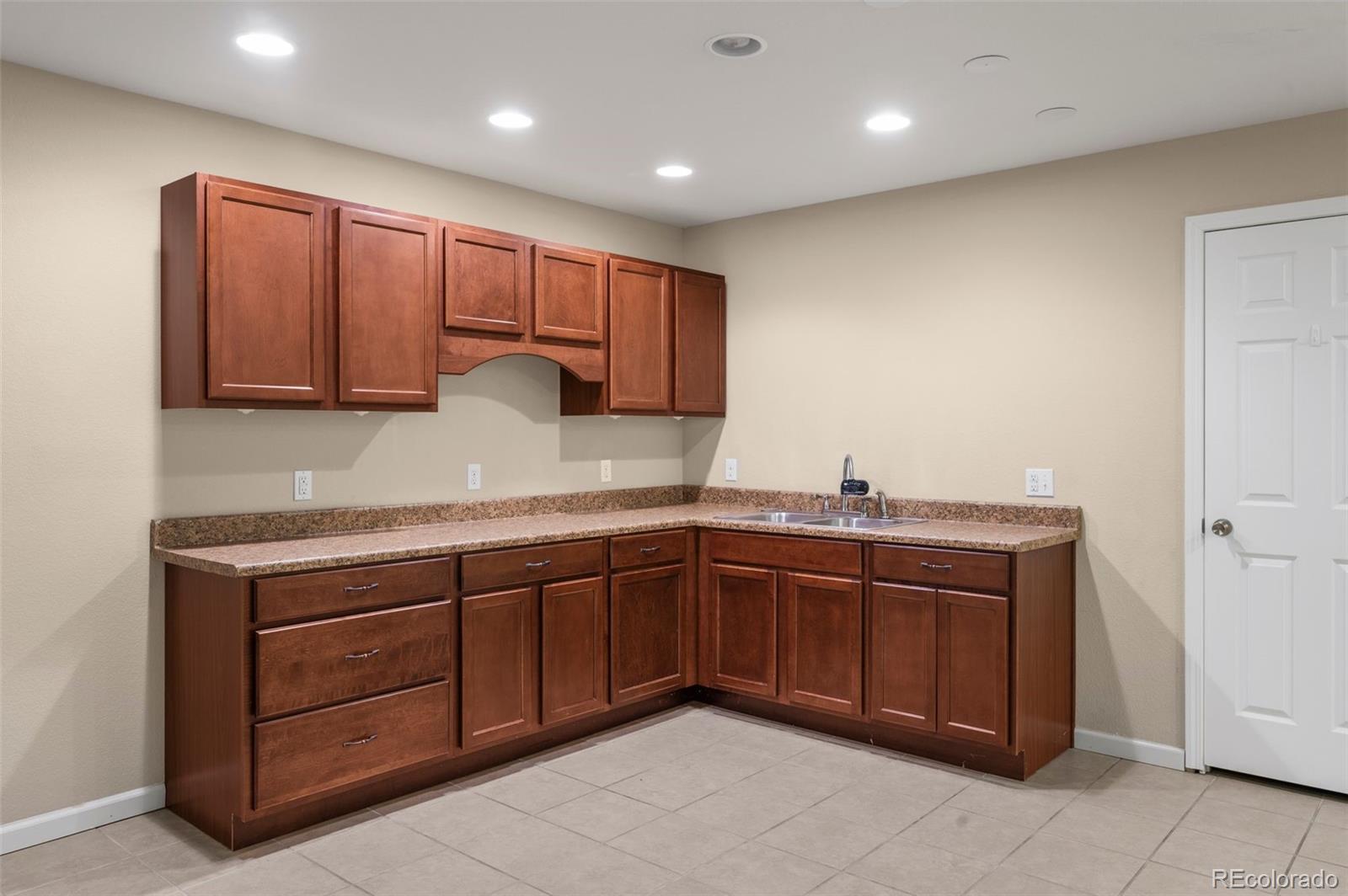 23420 E Berry Avenue