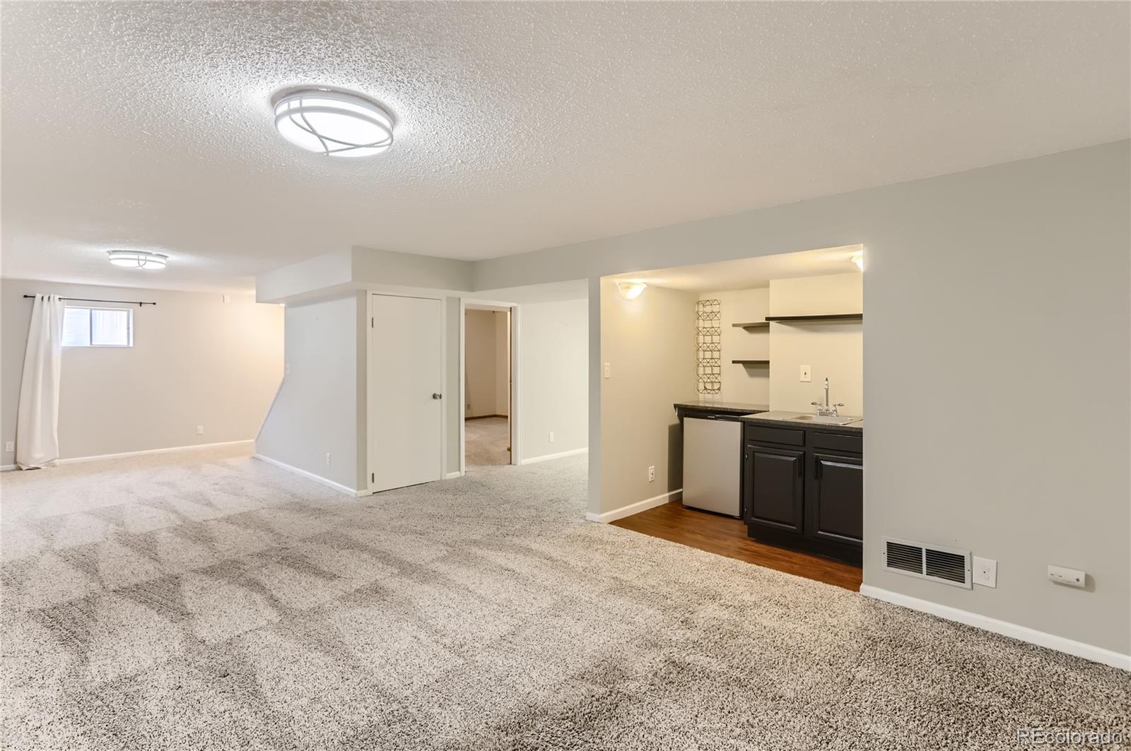 6823 S Everett Street