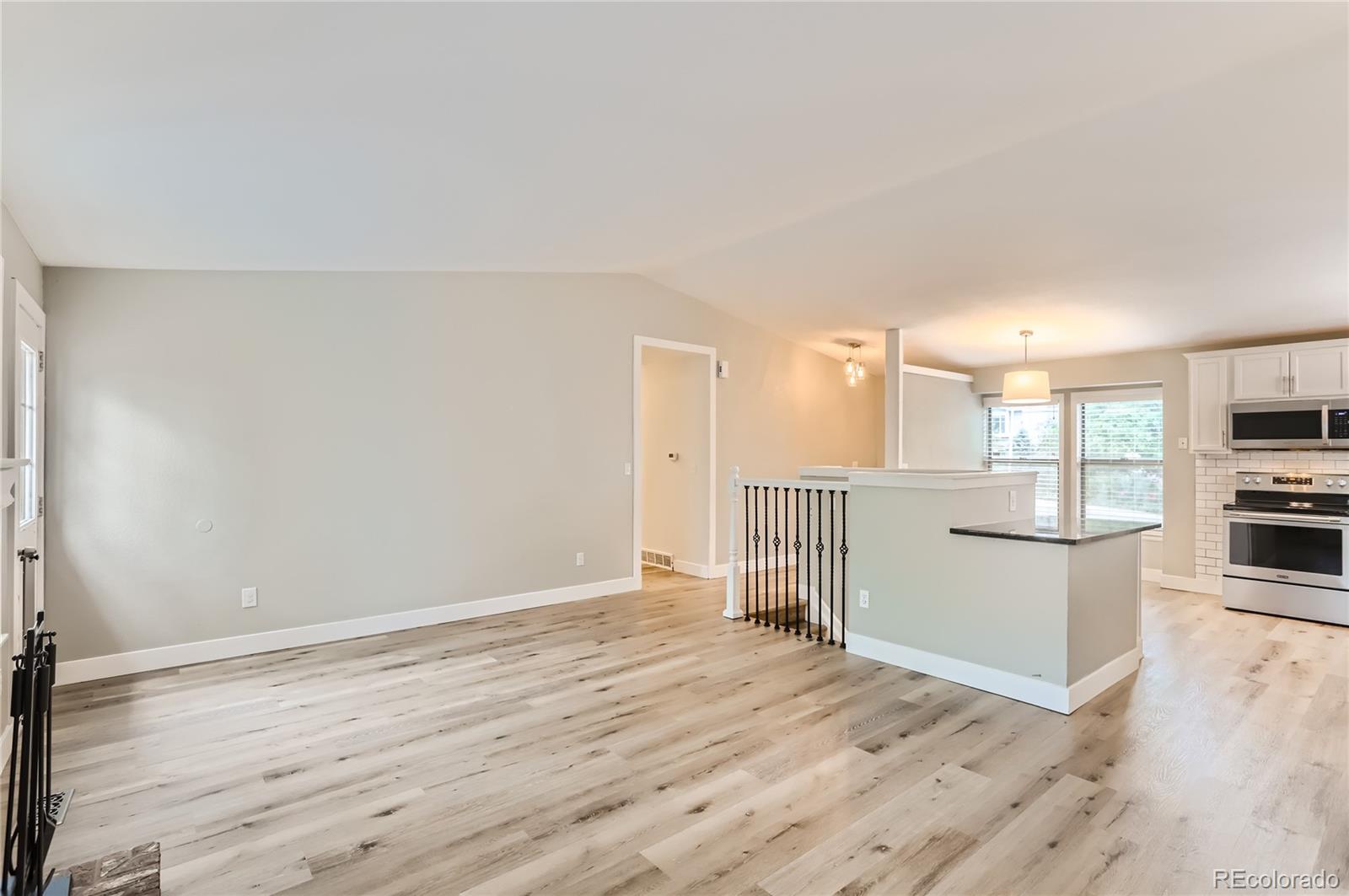 6823 S Everett Street