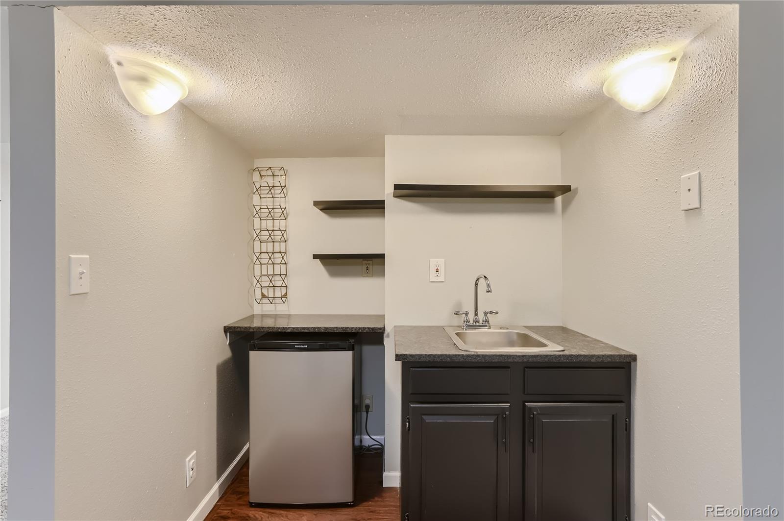 6823 S Everett Street