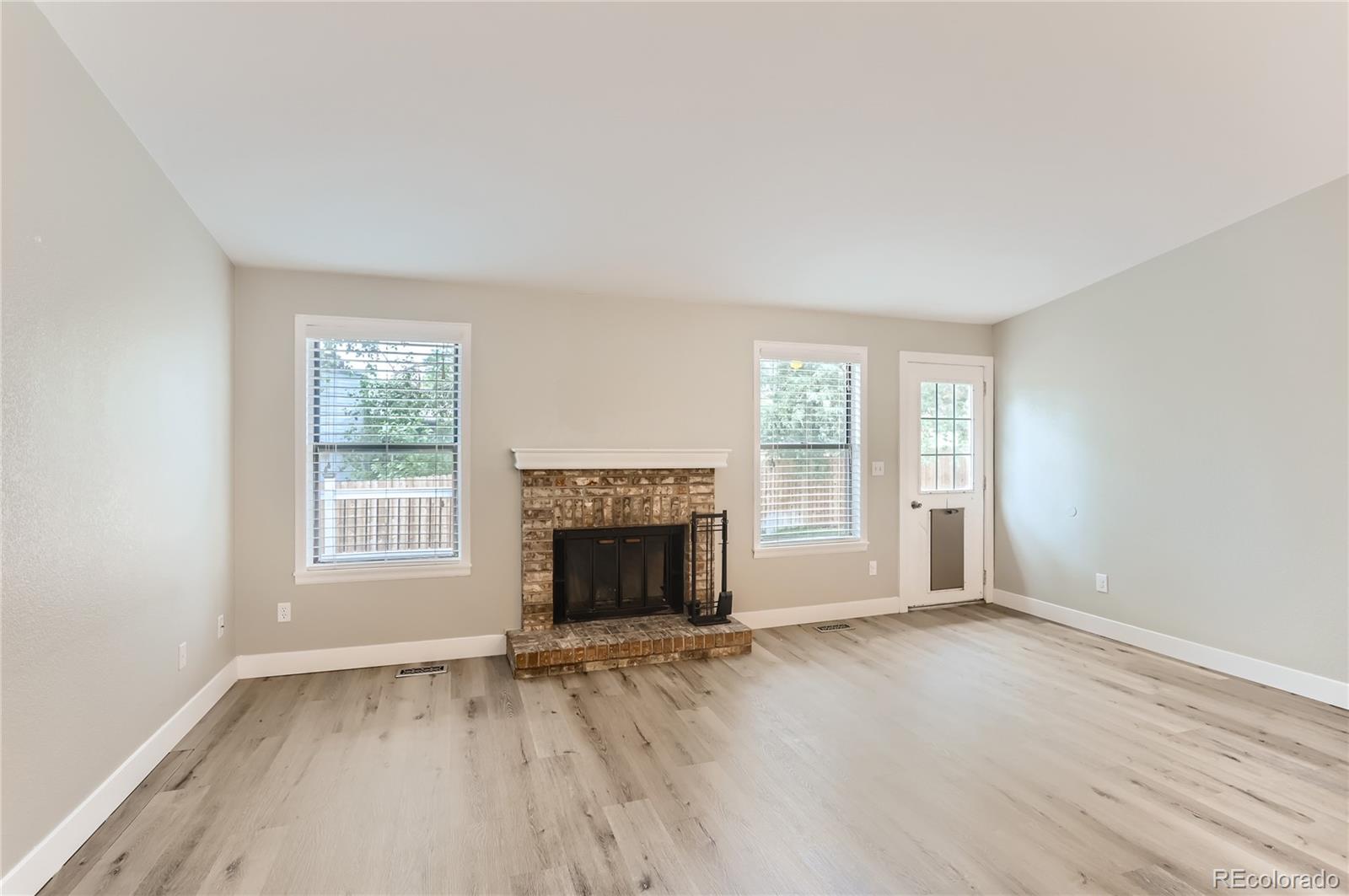 6823 S Everett Street