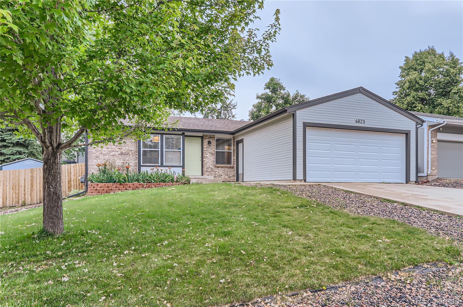 6823 S Everett Street