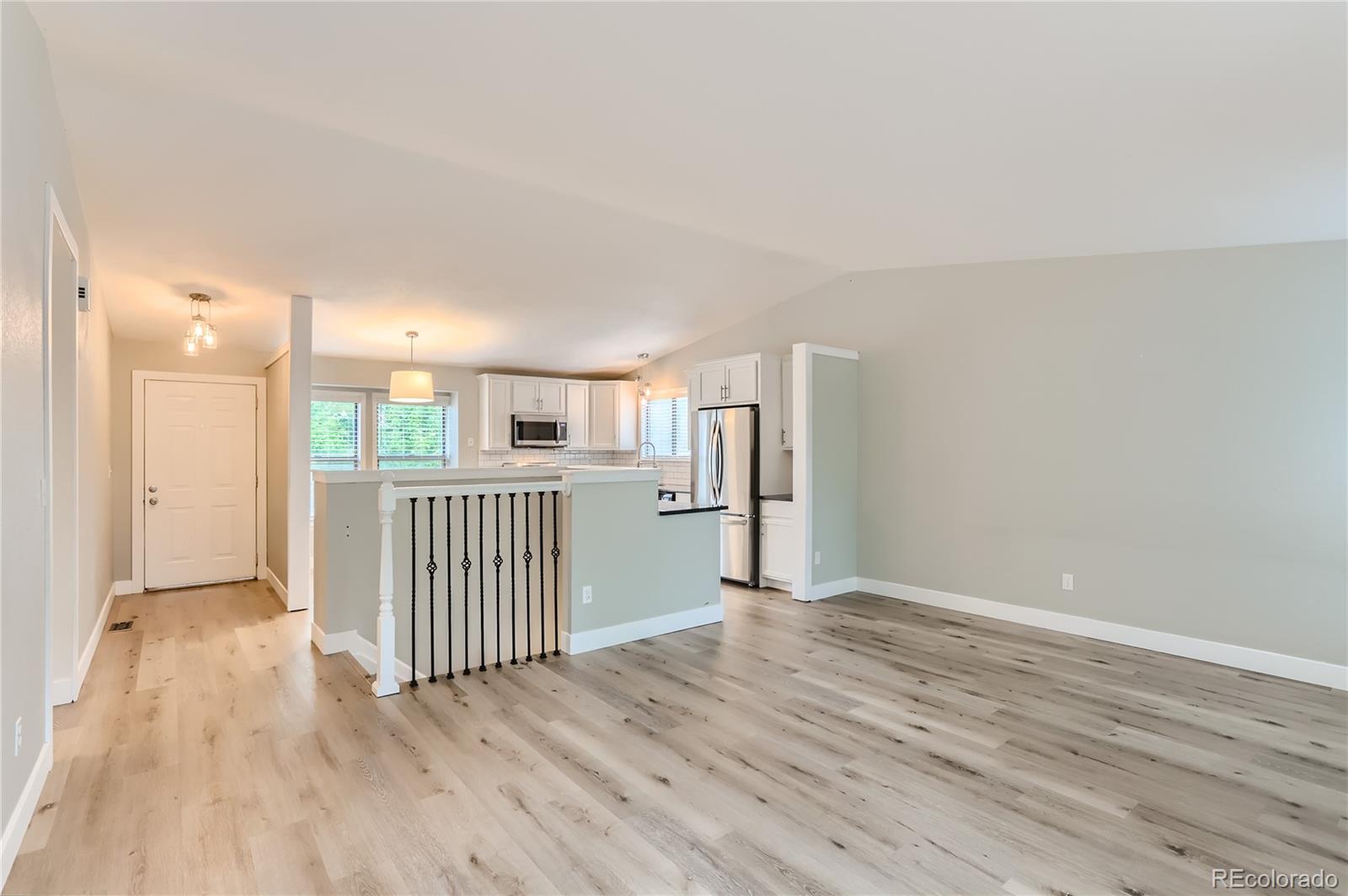 6823 S Everett Street