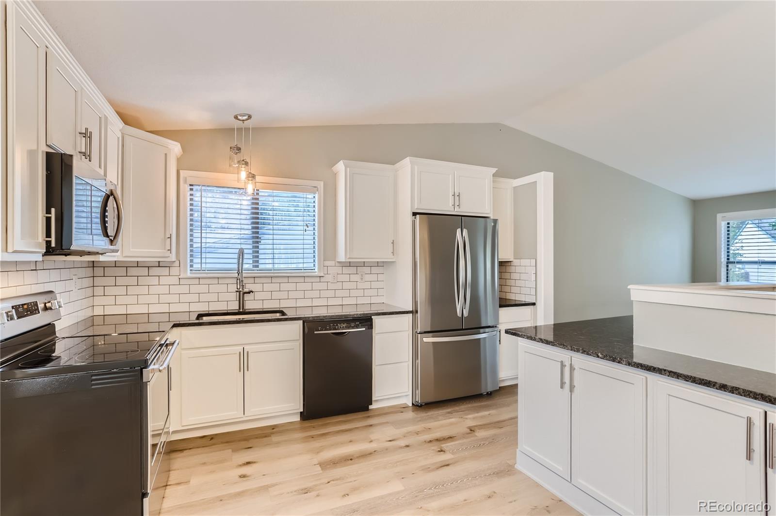 6823 S Everett Street