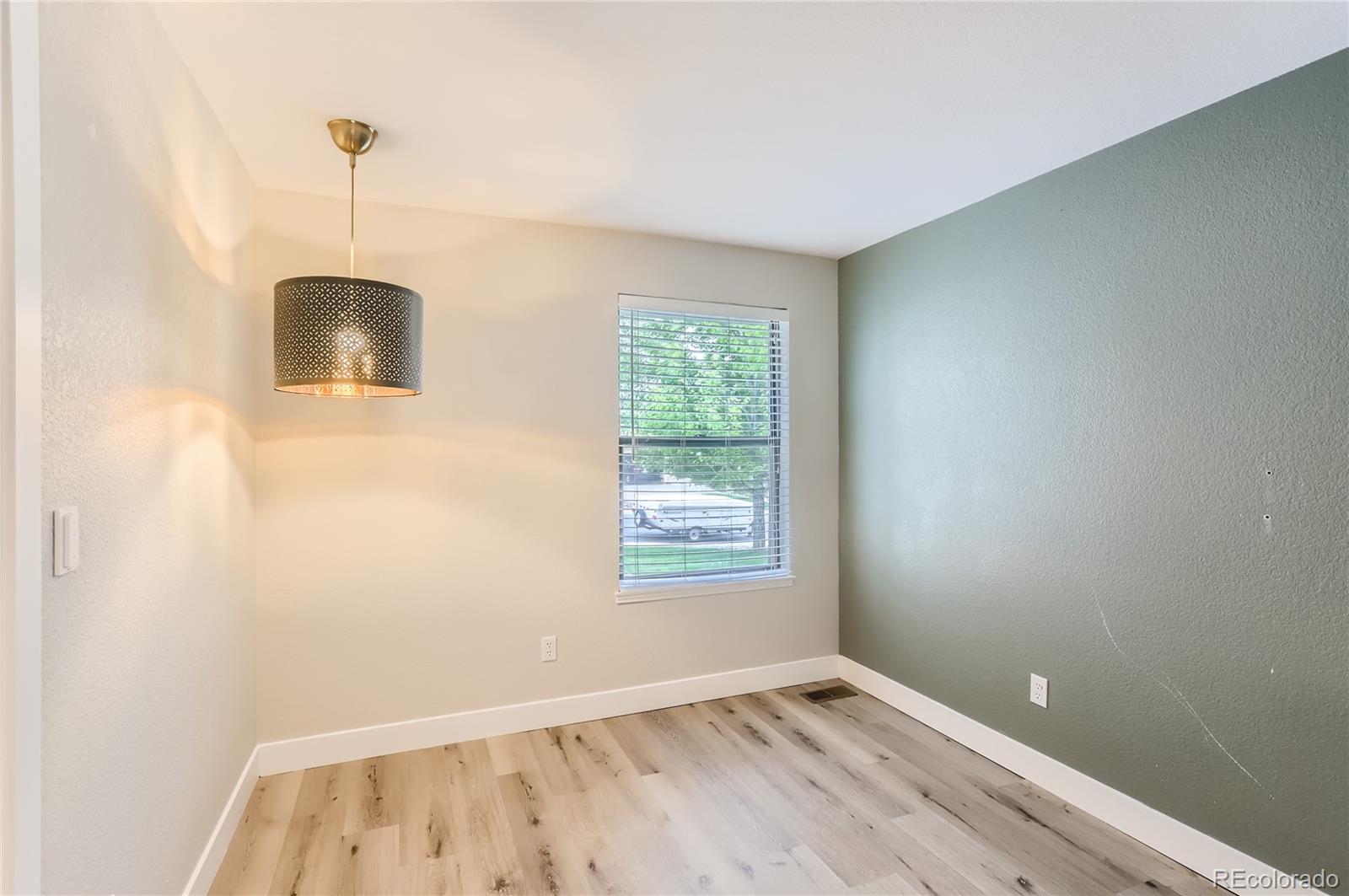 6823 S Everett Street