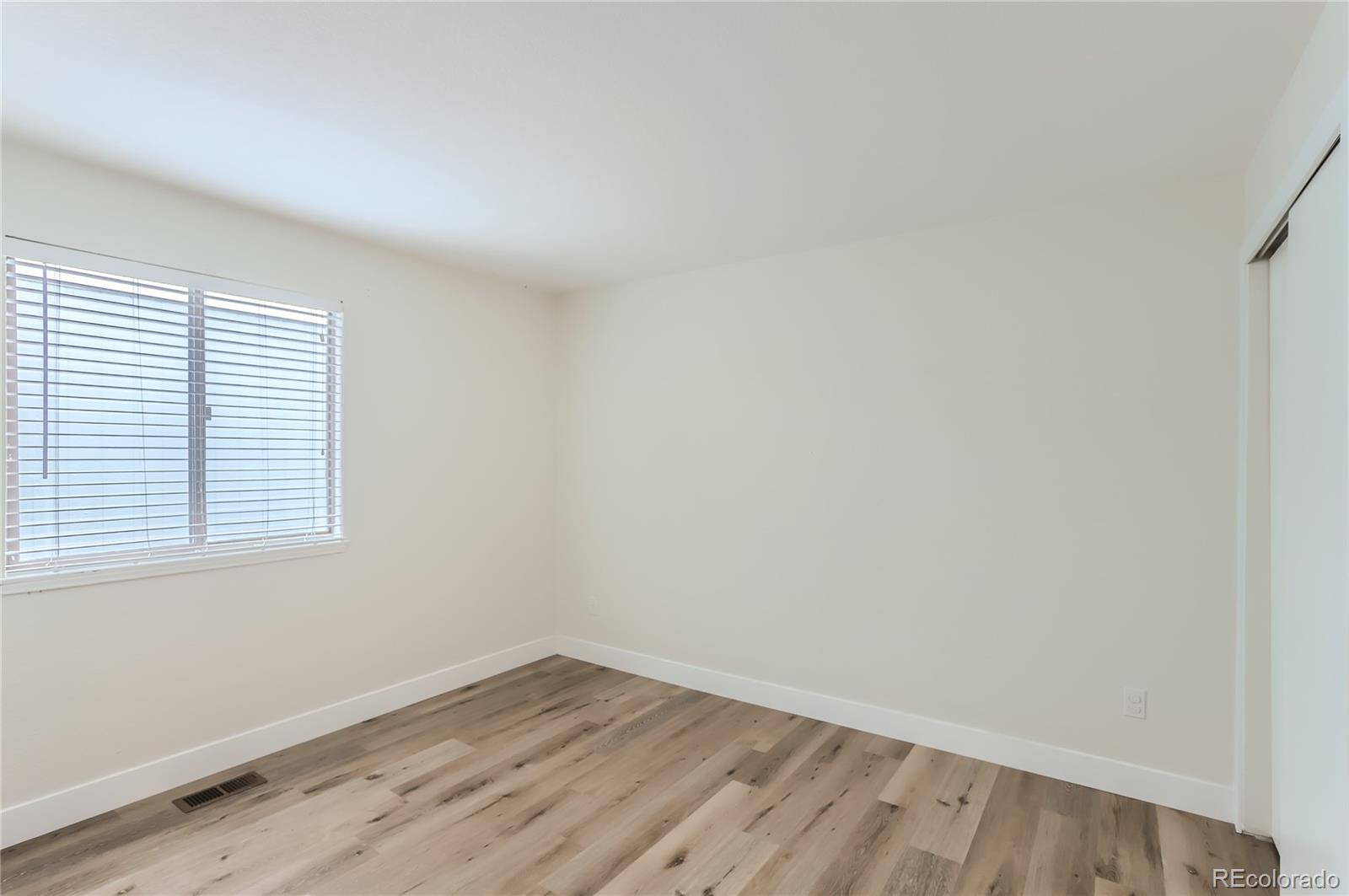 6823 S Everett Street