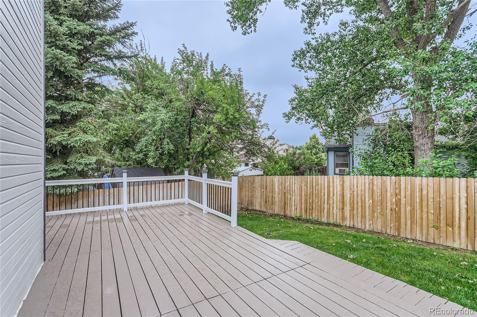 6823 S Everett Street