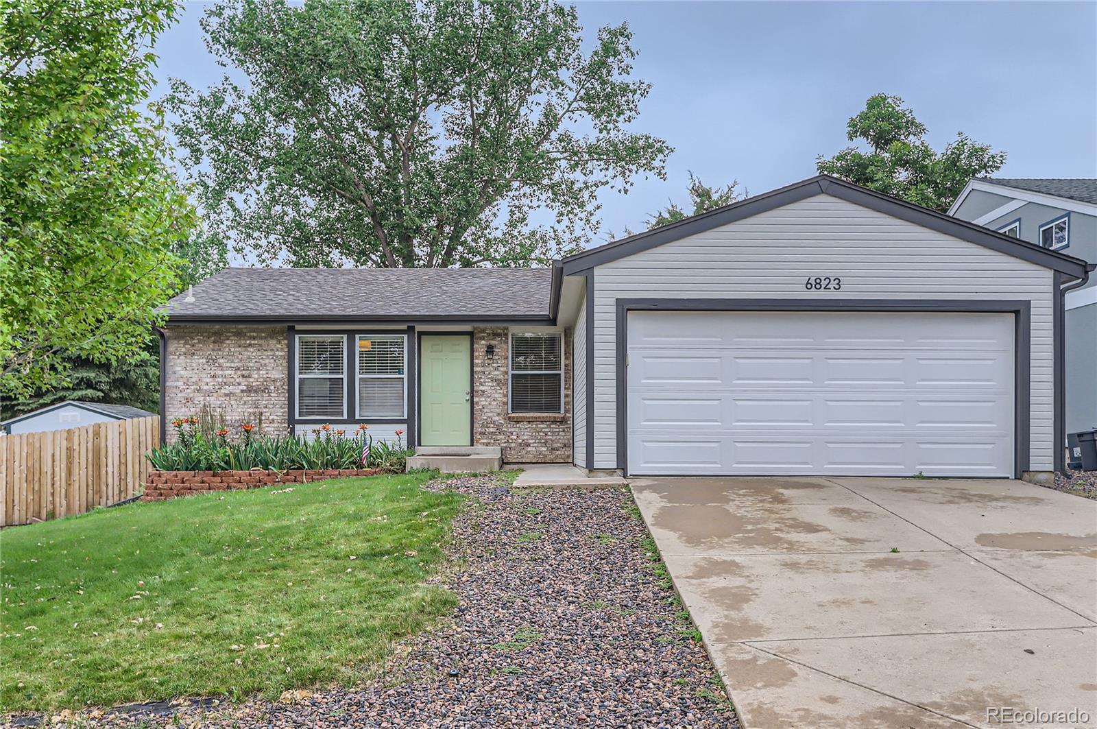 6823 S Everett Street