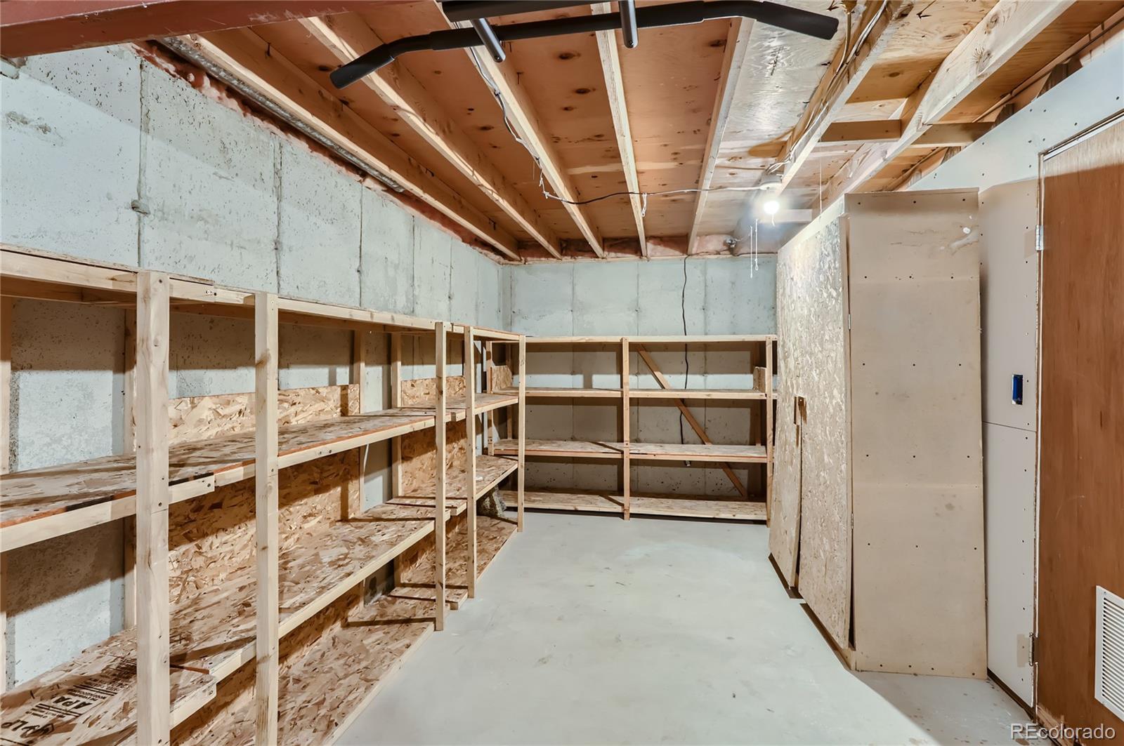 6823 S Everett Street