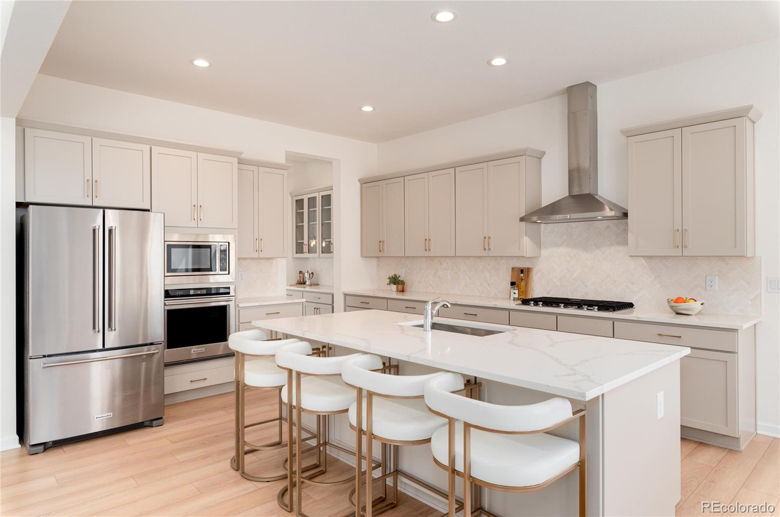 5633 Loma Vista Drive