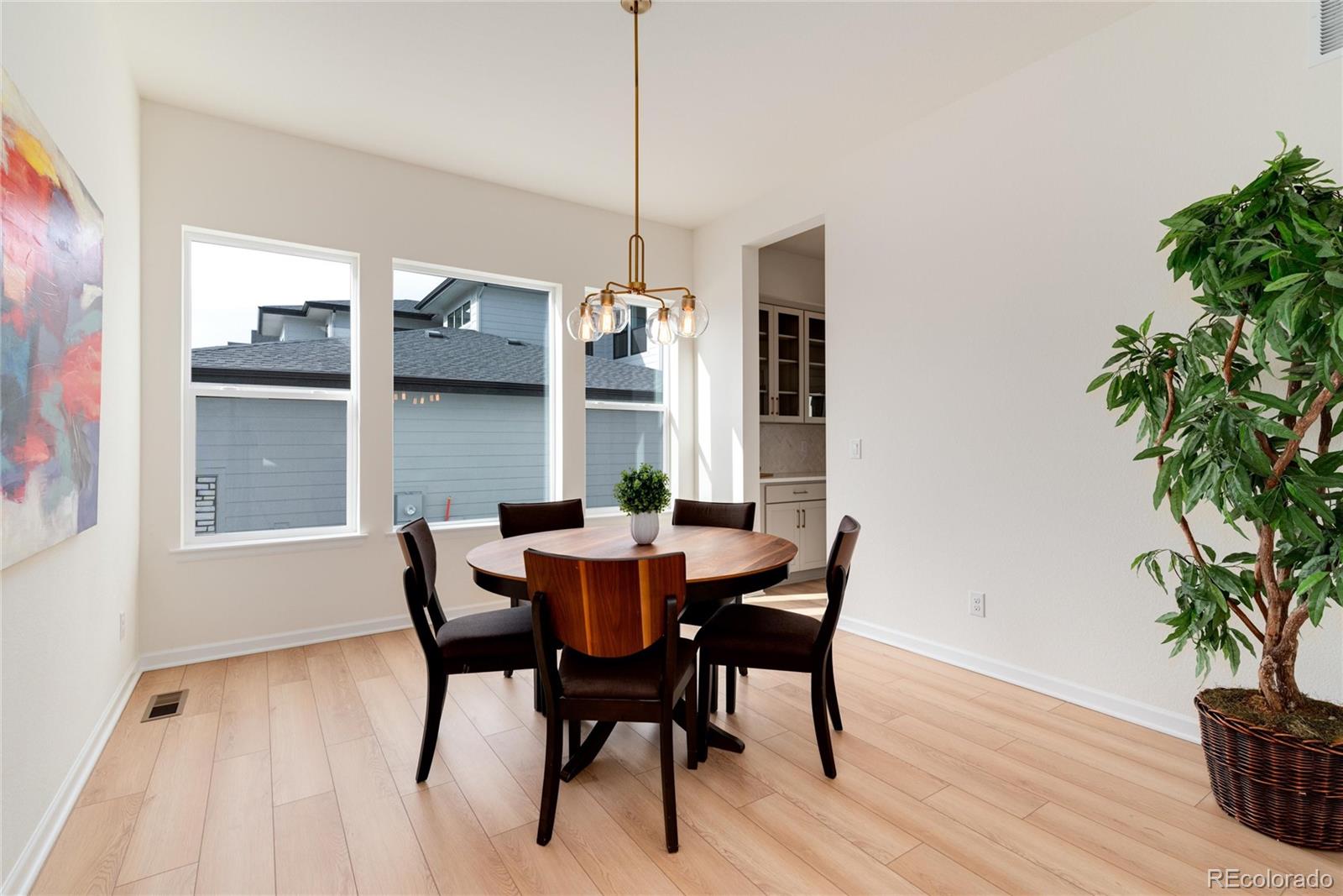 5633 Loma Vista Drive