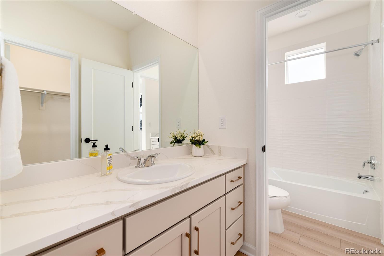 5633 Loma Vista Drive