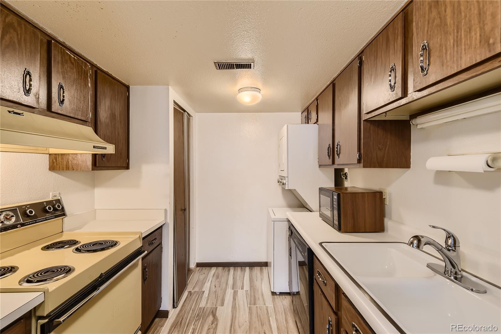 3225 S Garrison Street Unit: 15