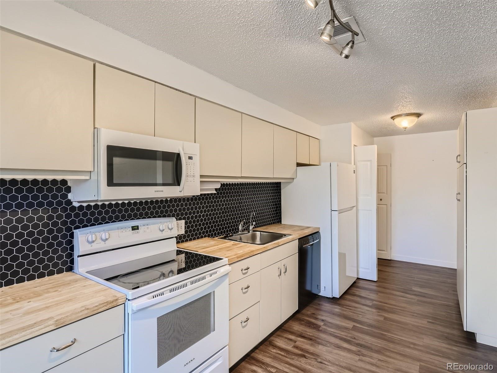 2917 S Locust Street