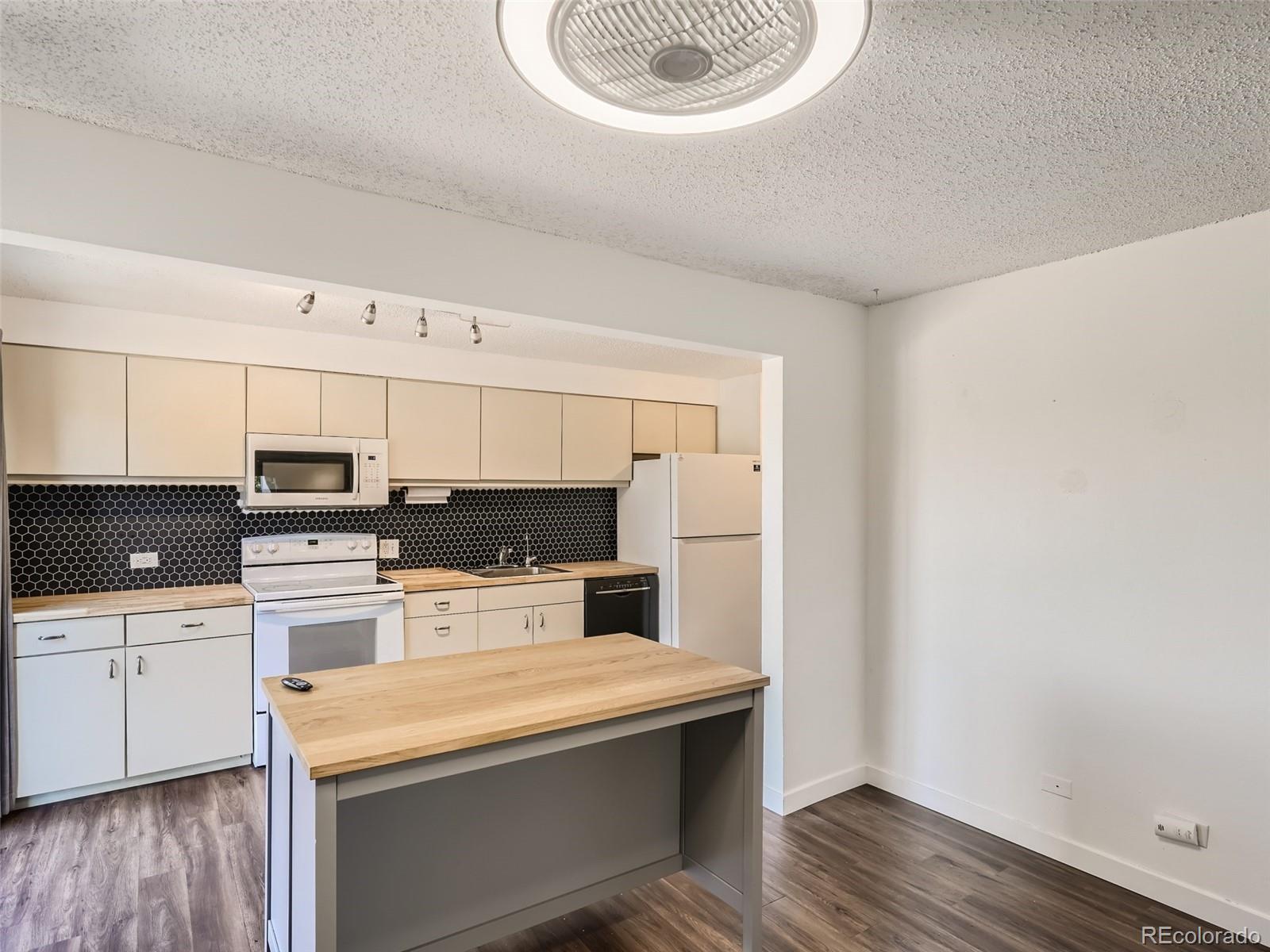 2917 S Locust Street