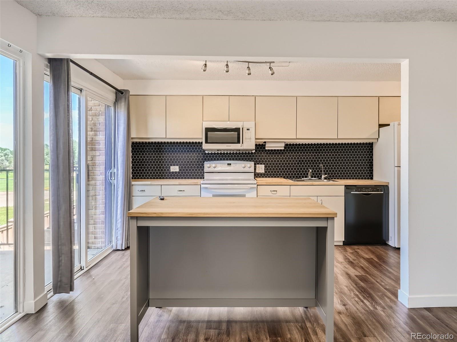 2917 S Locust Street