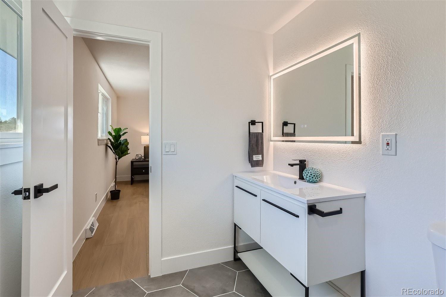 4070 S Spruce Street