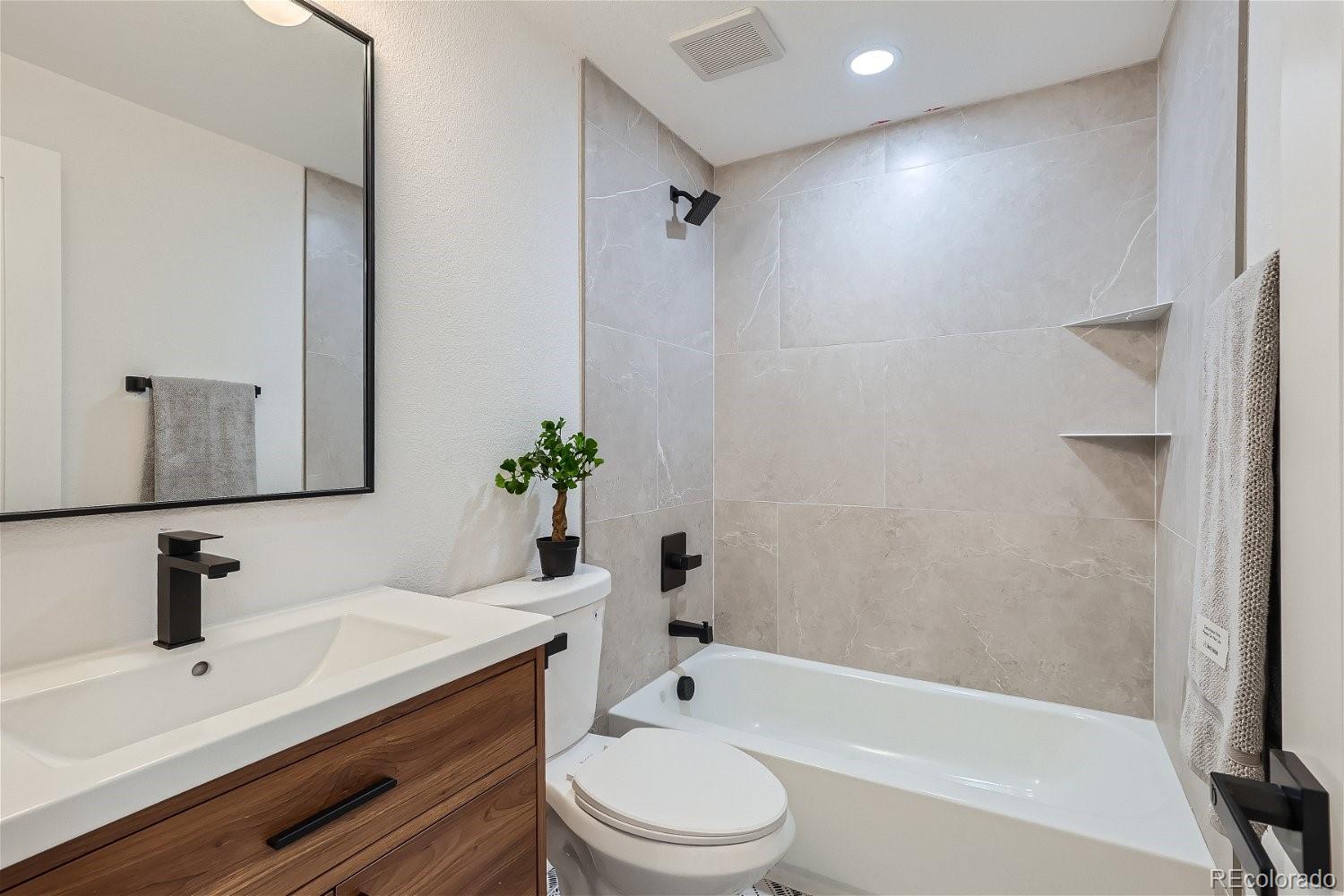 4070 S Spruce Street