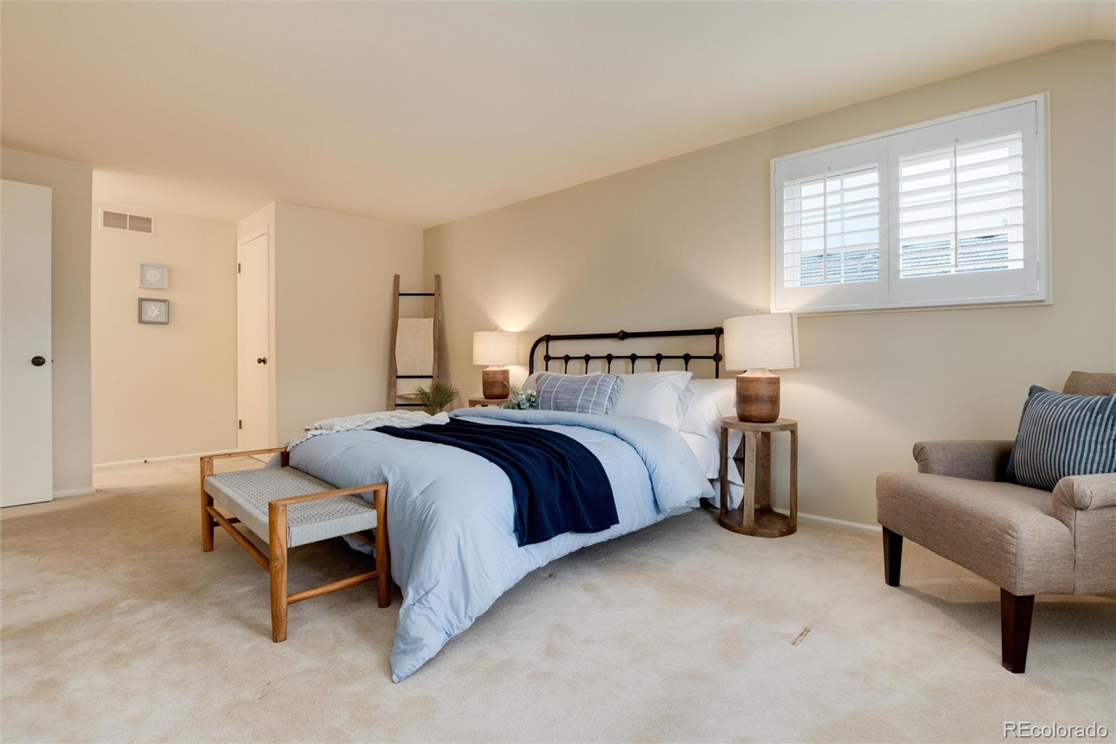 7024 S Oneida Circle