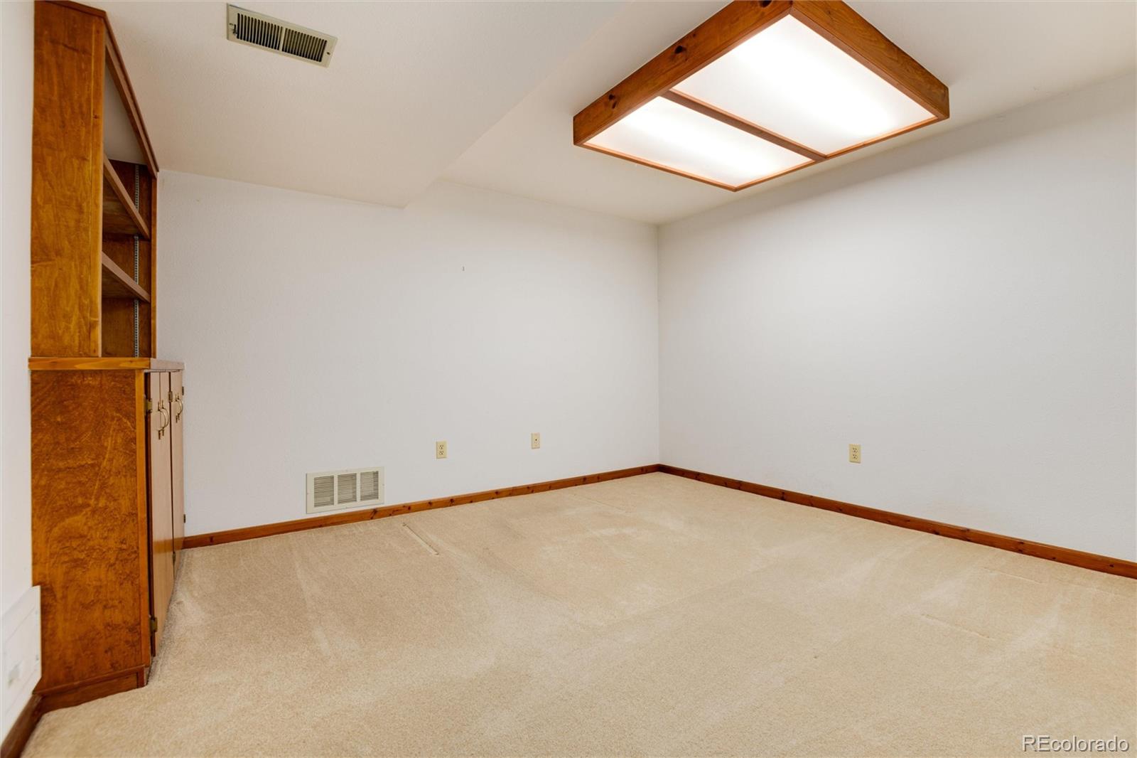 7024 S Oneida Circle