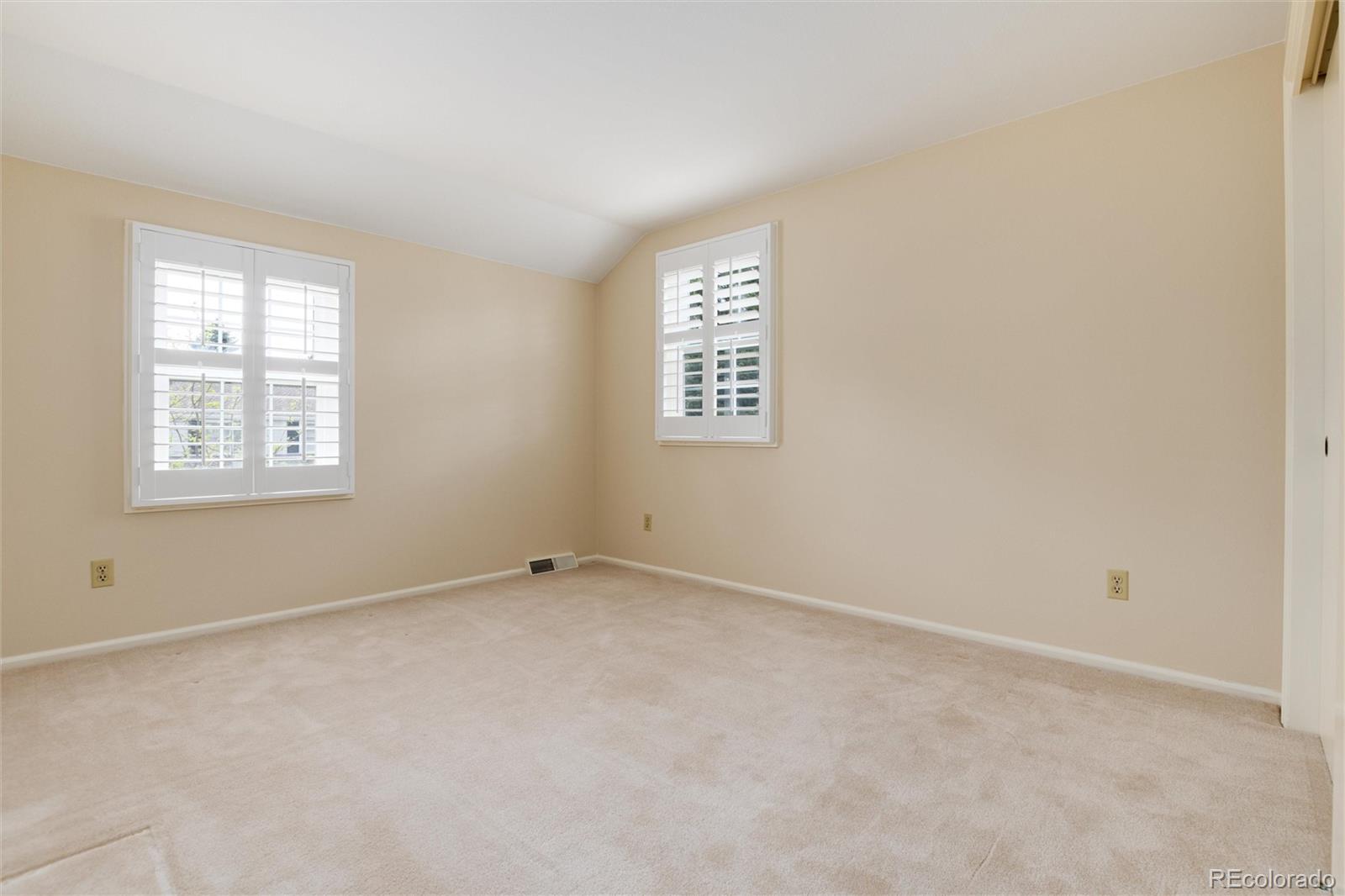 7024 S Oneida Circle