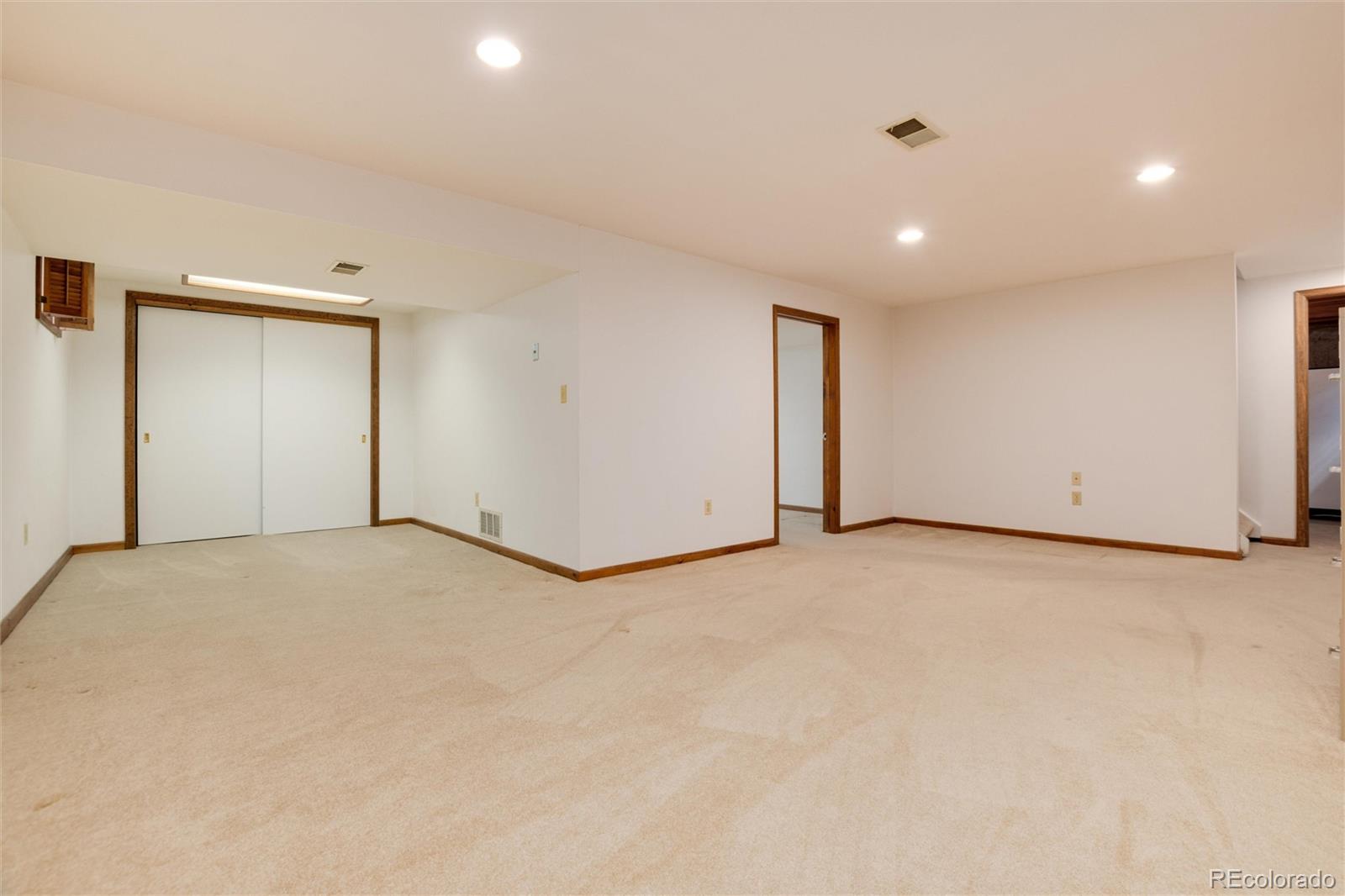 7024 S Oneida Circle