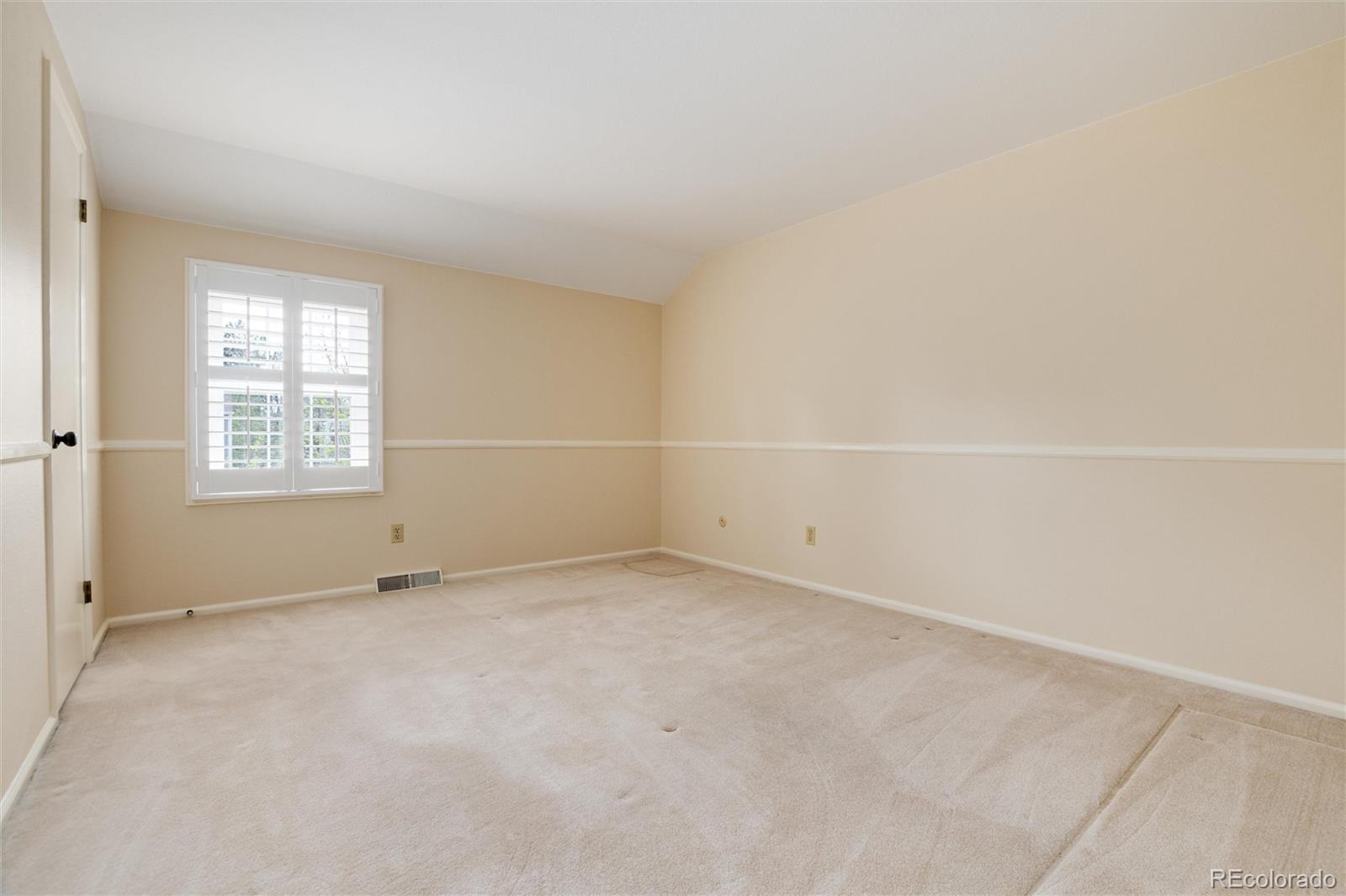 7024 S Oneida Circle