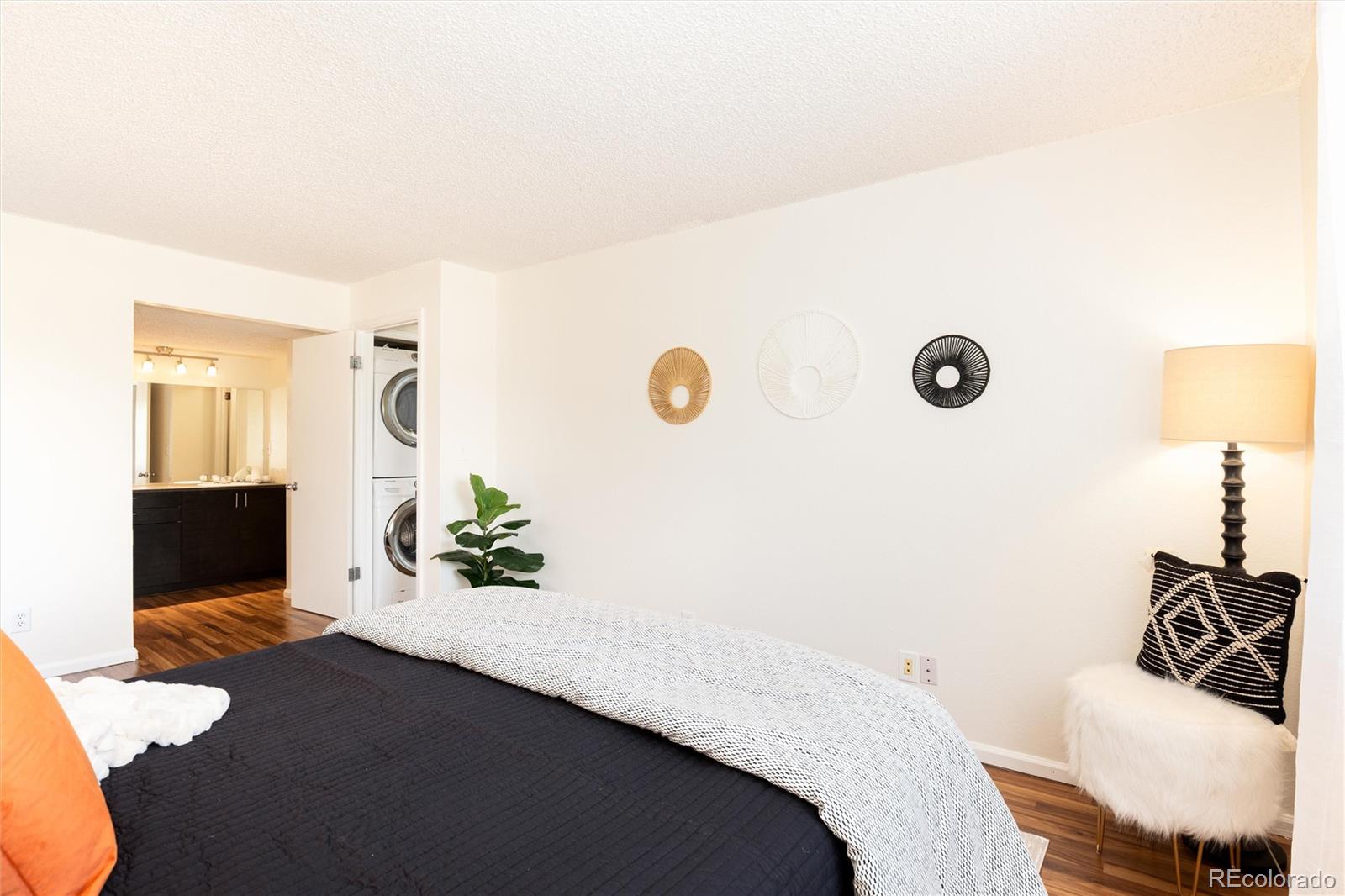 6380 Oak Street Unit: 301