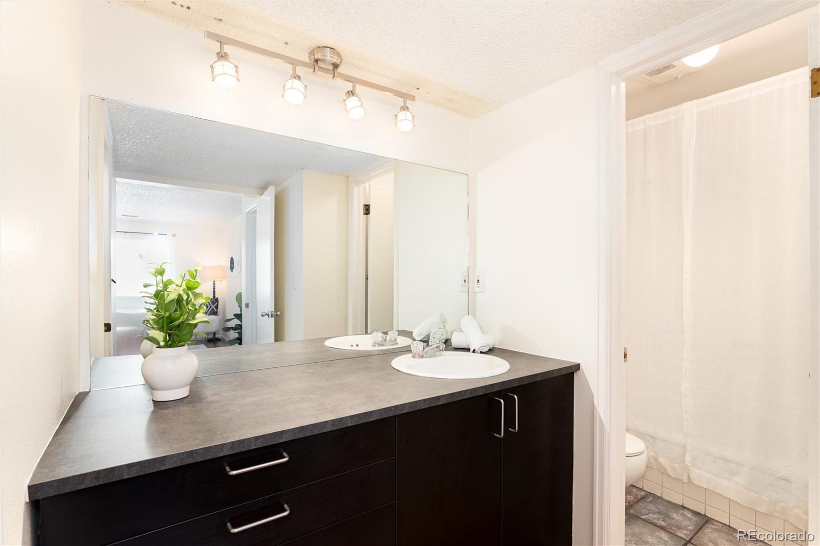 6380 Oak Street Unit: 301