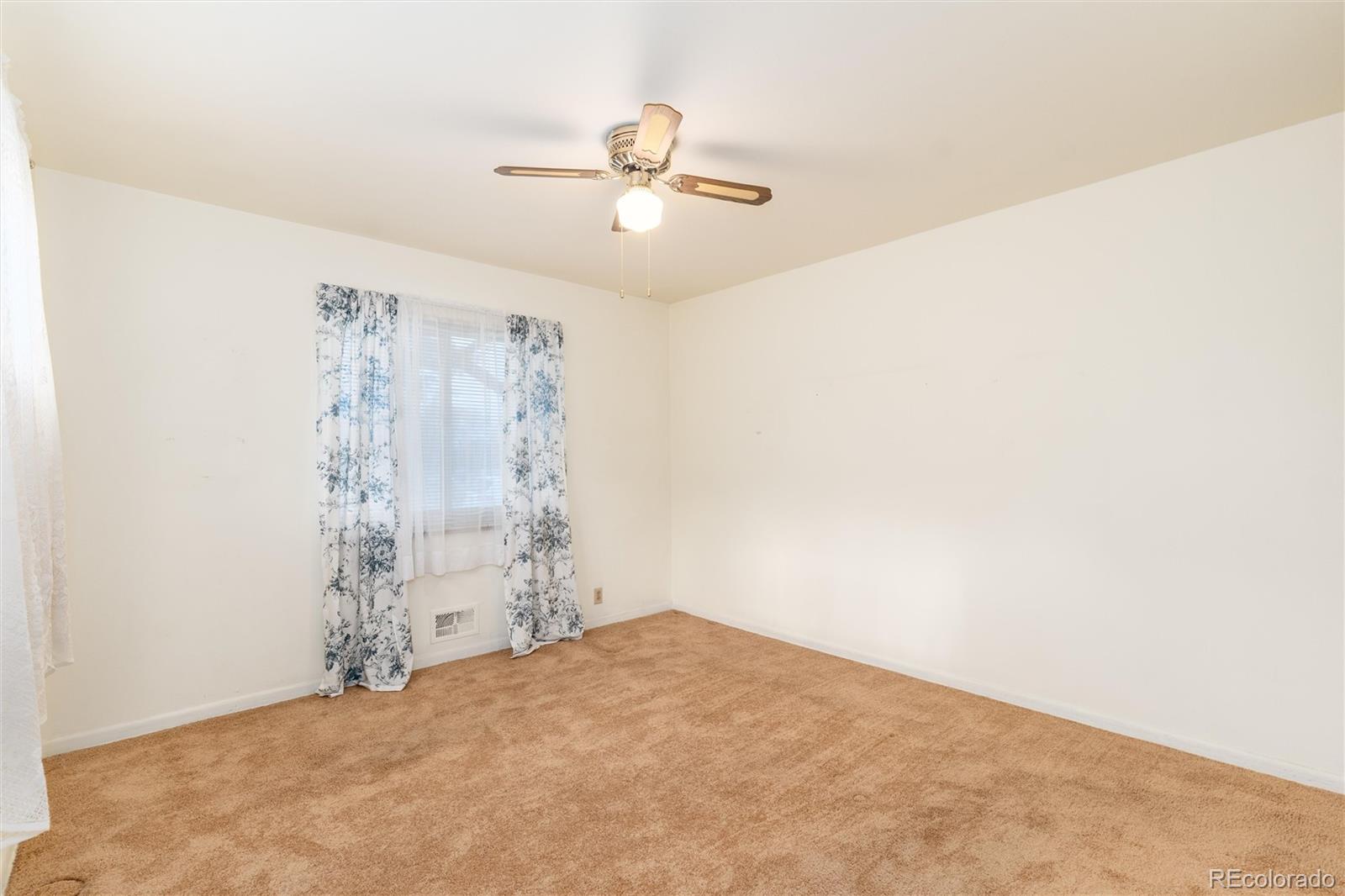 5582 E Colorado Avenue