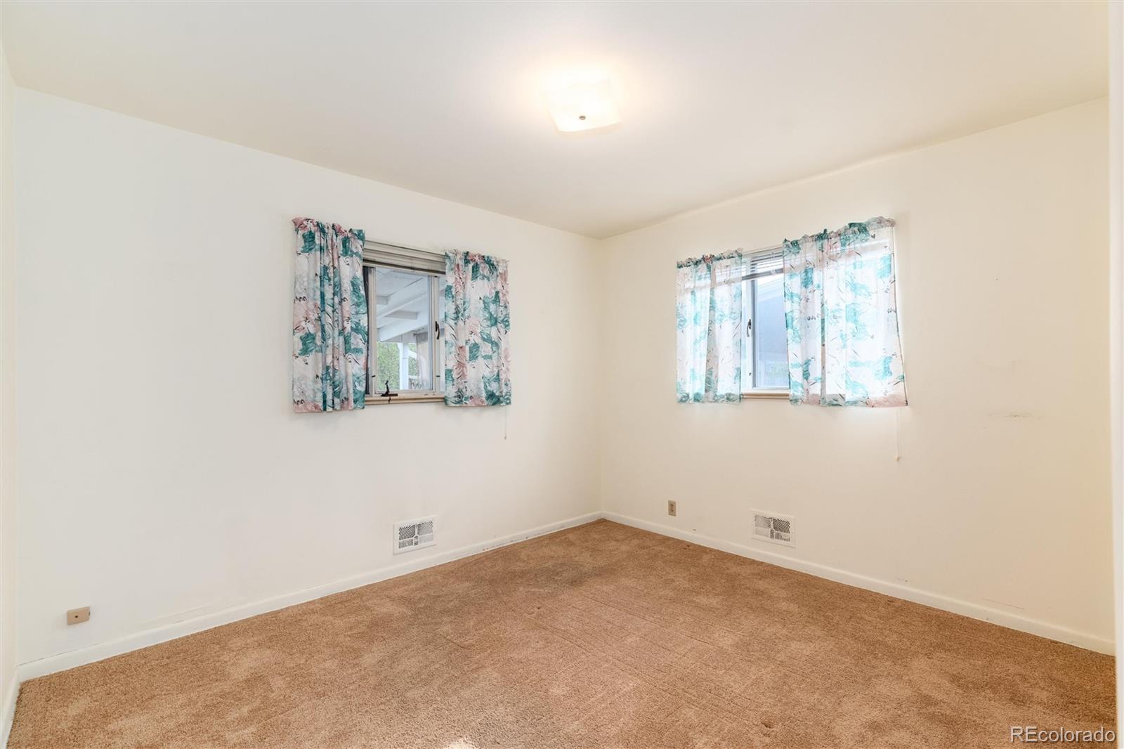 5582 E Colorado Avenue