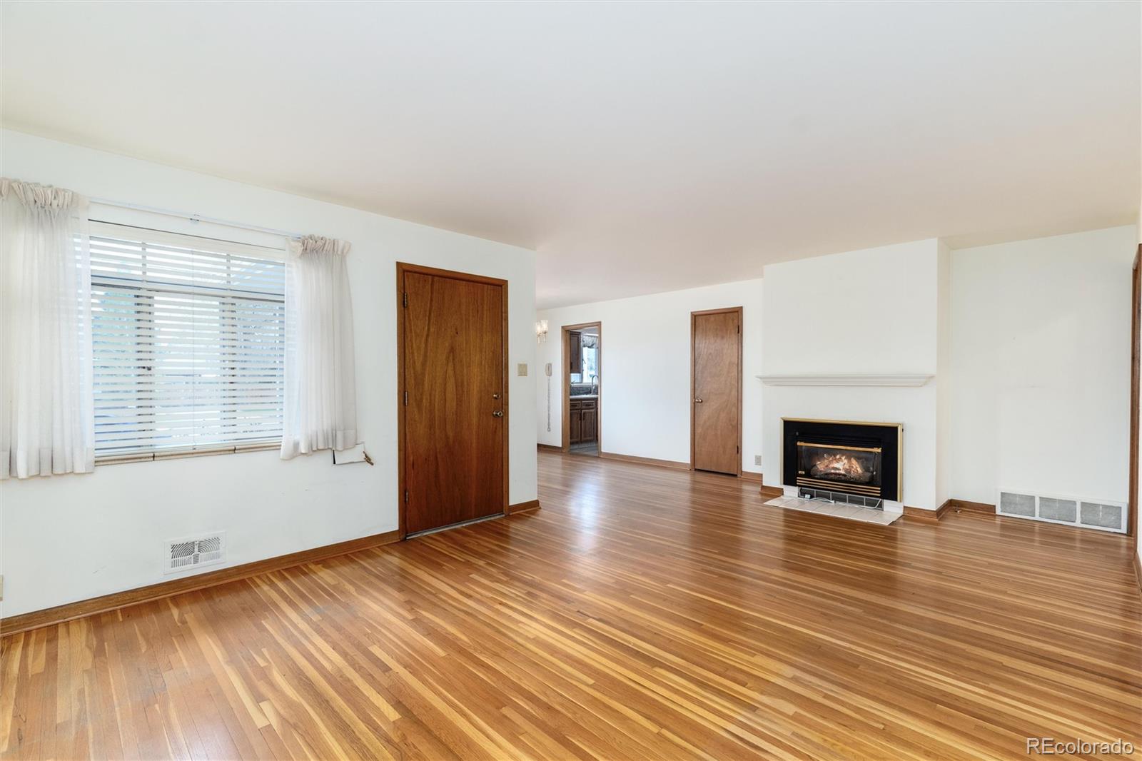 5582 E Colorado Avenue