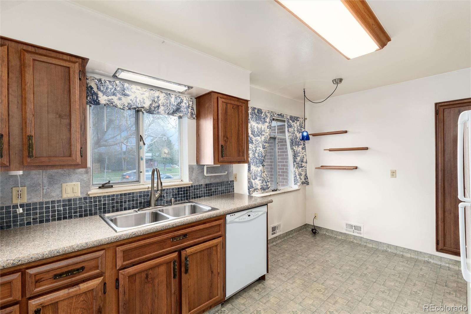 5582 E Colorado Avenue